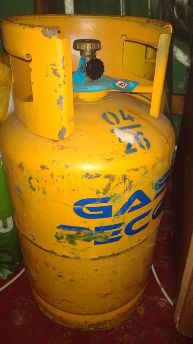 Vând 3 butelii pentru aragaz 200 lei buc.