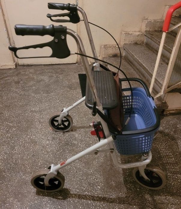 Urgent!!!Rolator pliabil ,Rezistent cu cos