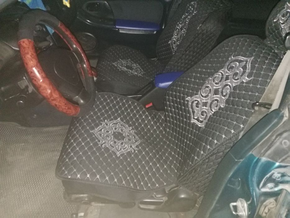 Продается Мазда 323 в среднем состоянии