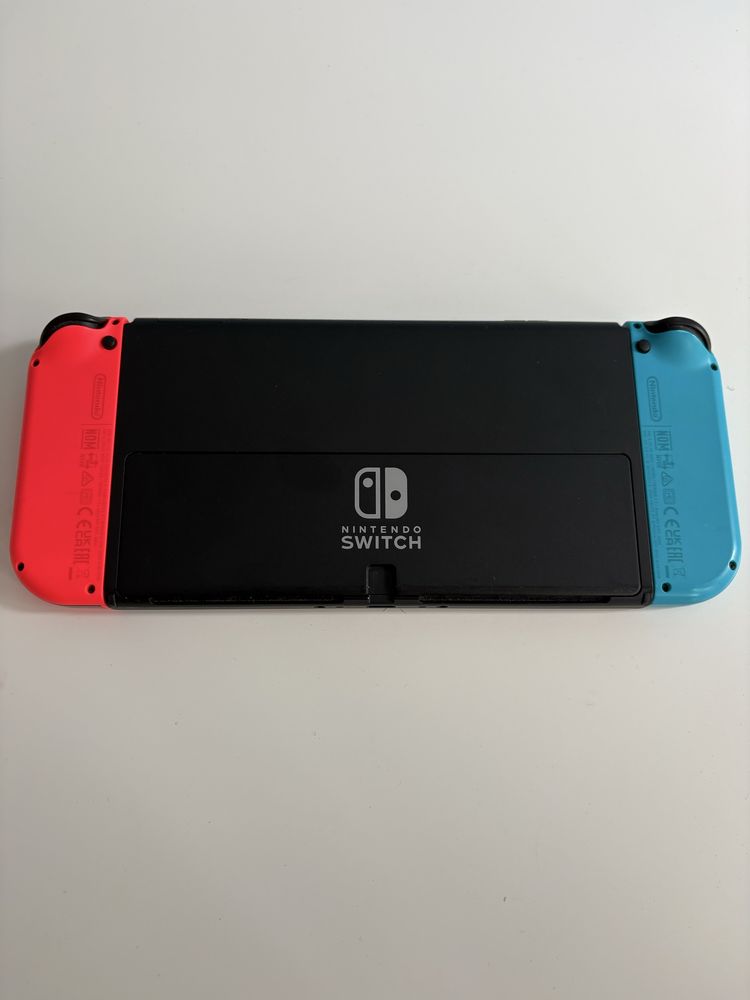 Nintendo Switch OLED - неразличимо от ново