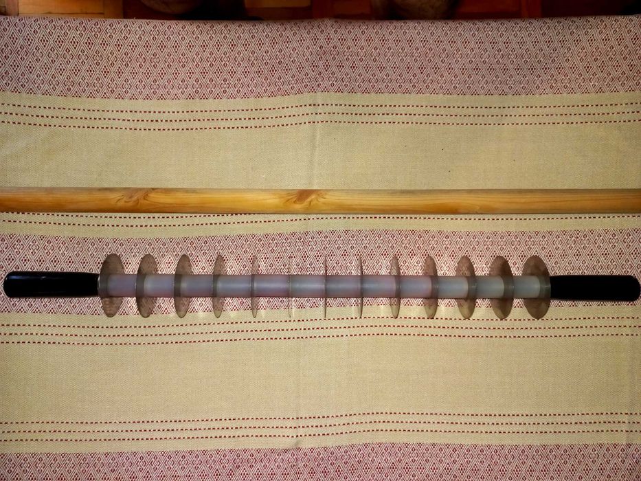 Скалка с ножами и скалка деревянное