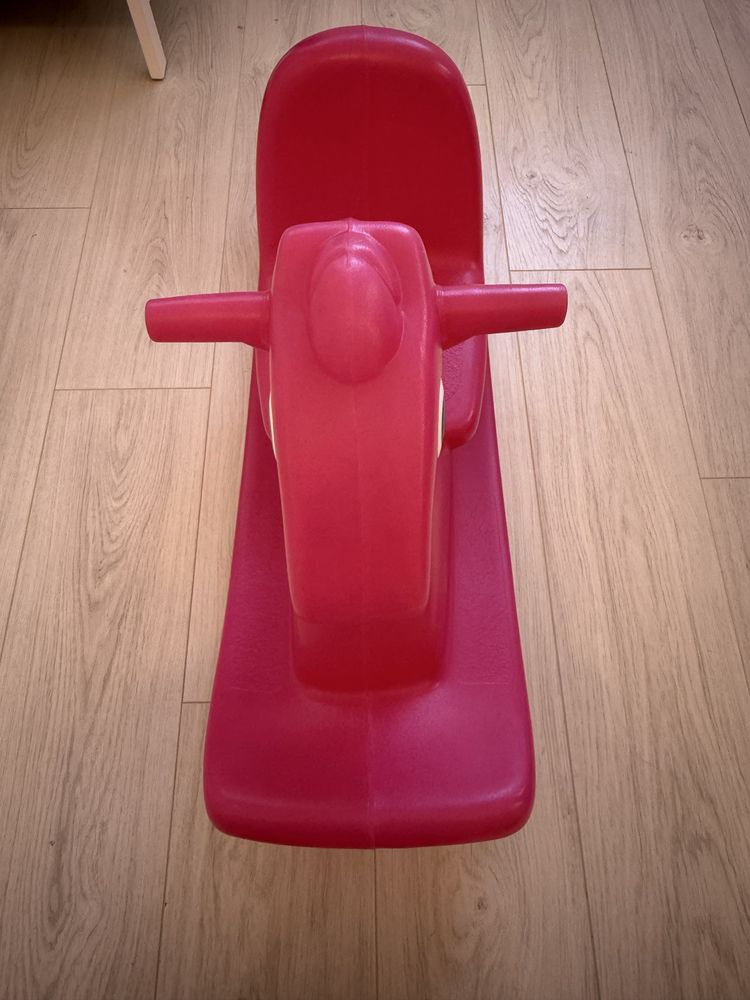 Люлеещ се кон Little Tikes