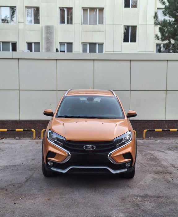 СЮЗИНА ХХ REY LaDa, другие Лады курят Лакистрайт в сторонке переживая.