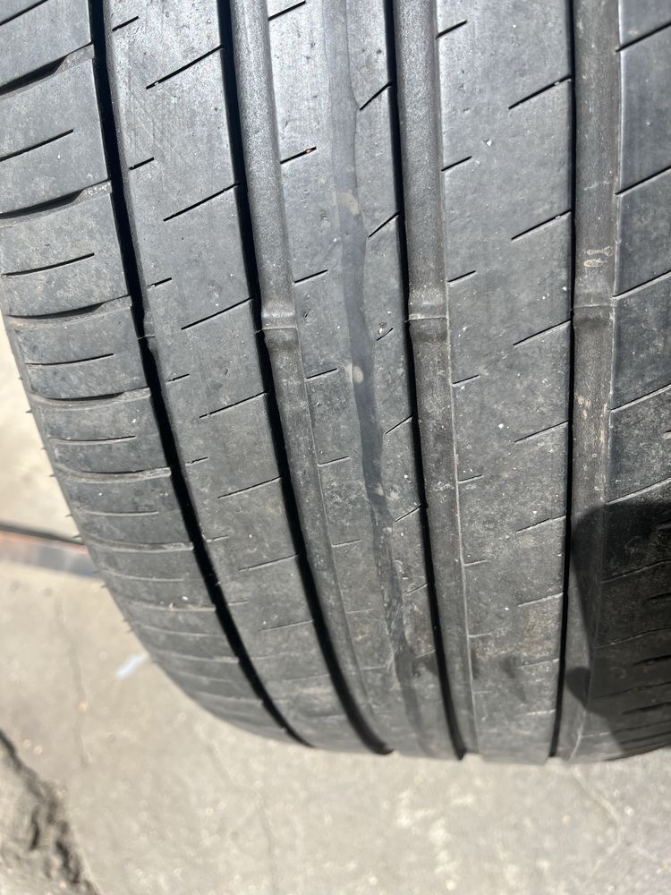 2 бр. летни гуми 225/55/17 Falken DOT 1023 4,5 mm