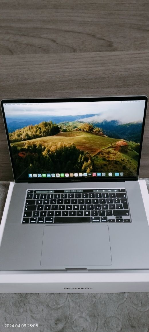 MacBook Pro 16 inch 2019 i7/32/512