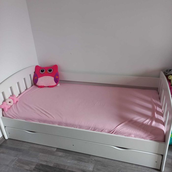 Pat copii cu saltea + sertare + barieră detașabilă