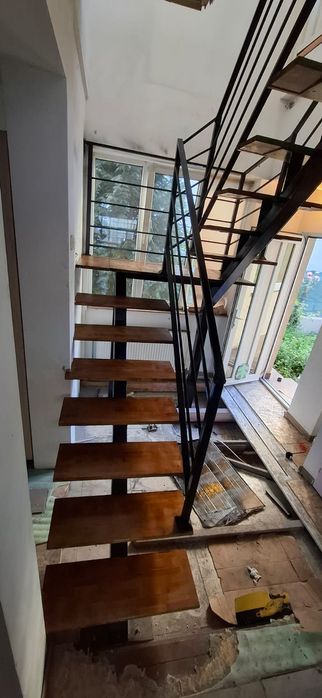 Vindem scări interior de lemn