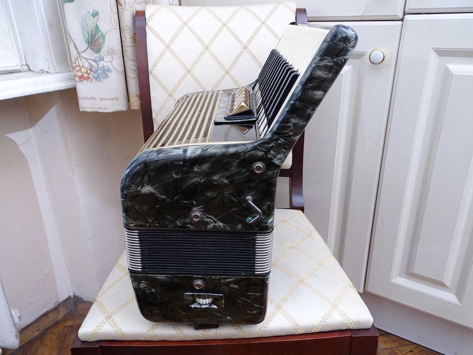 Акордеон "Weltmeister" – винтидж украса, декор - дом или заведение