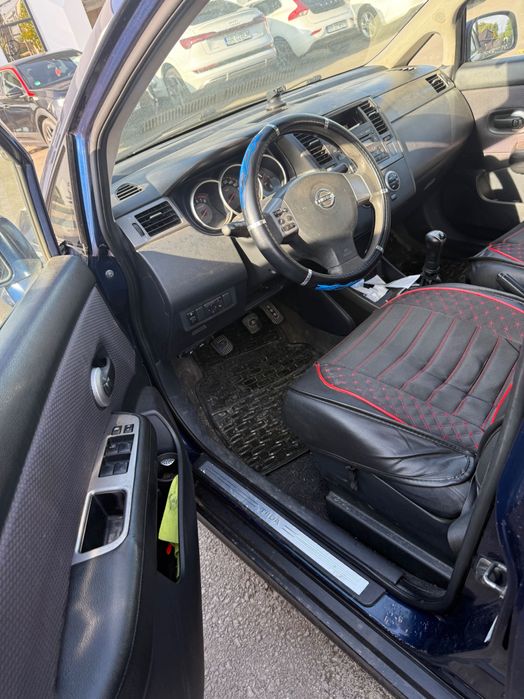Vând autoturism lovit