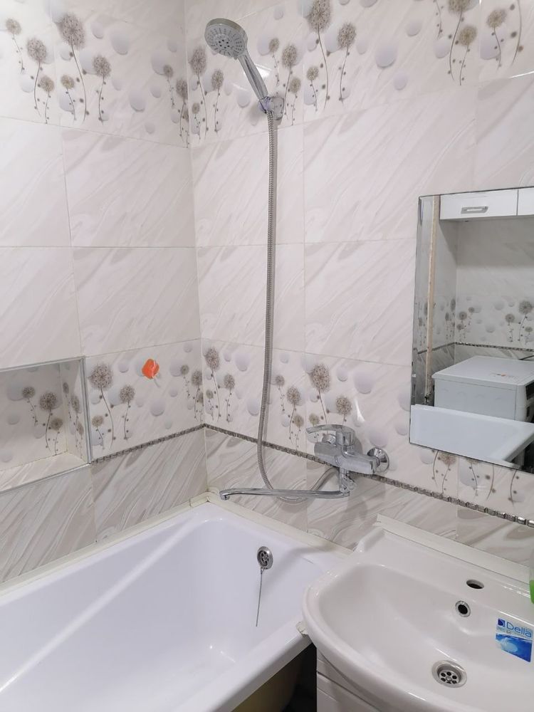 Uy Mirzo ulug’bek metroga yaqin yonida bog’cha maktab bor