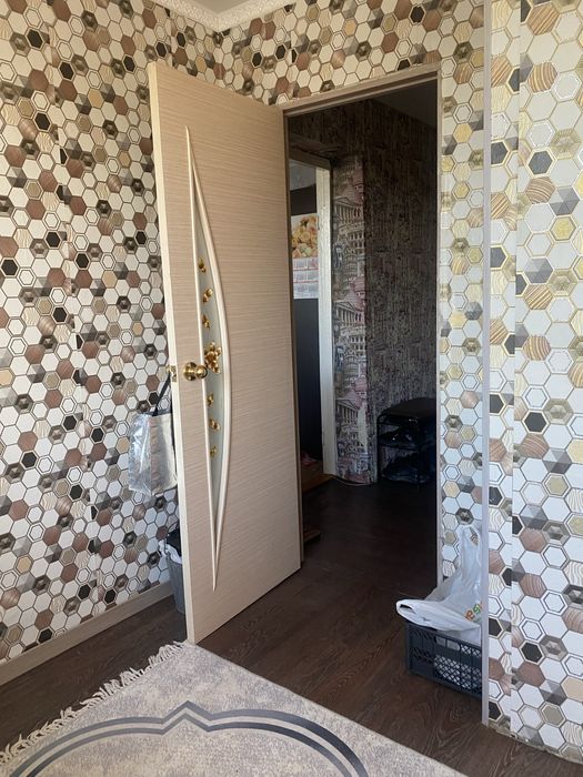 Ищу обмен 1 ком. кв на 2 ком кв в городе Павлодаре.Желательно 1-3 этаж