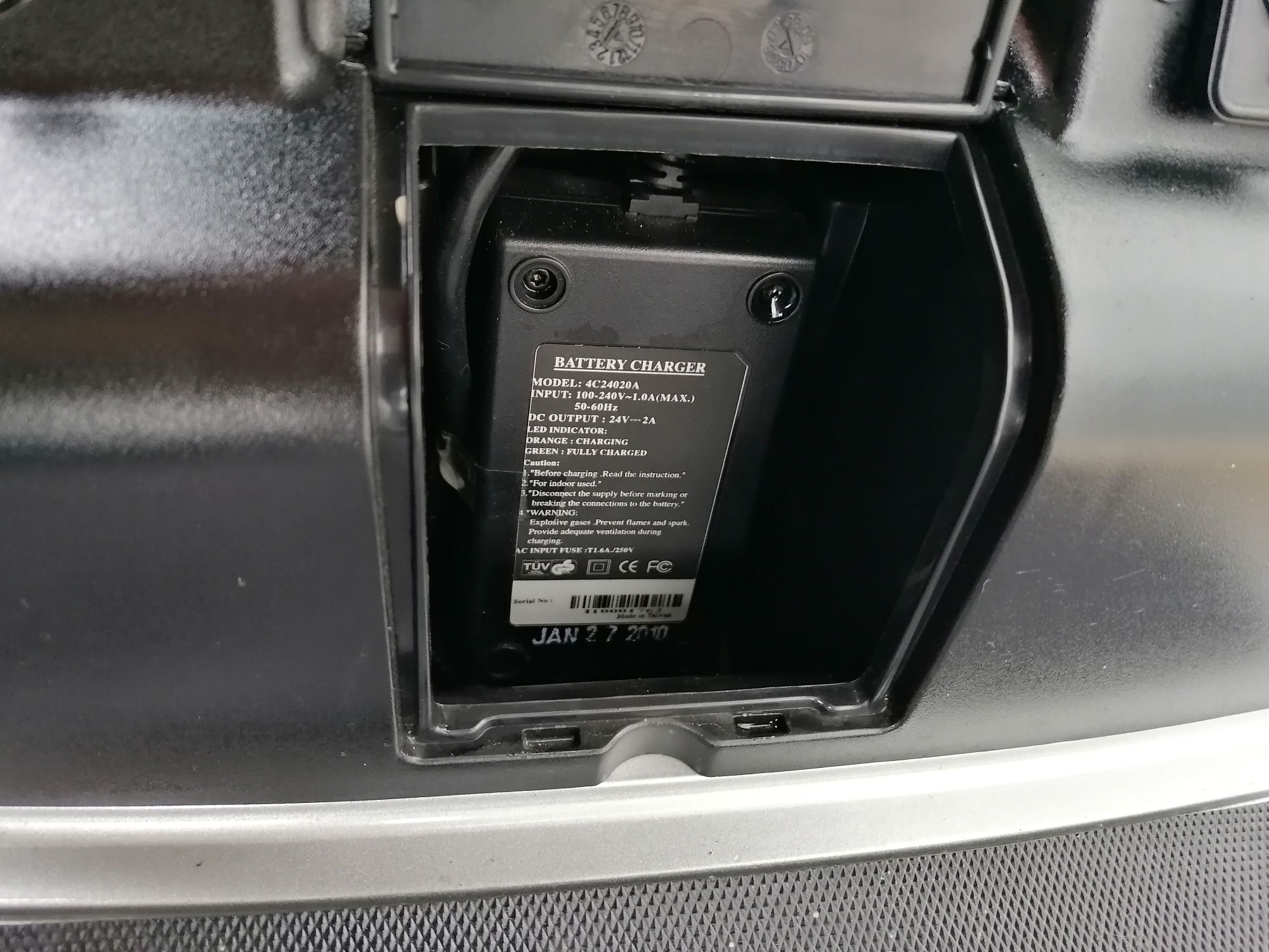 Cărucior scuter electric pentru persoane cu dizabilități