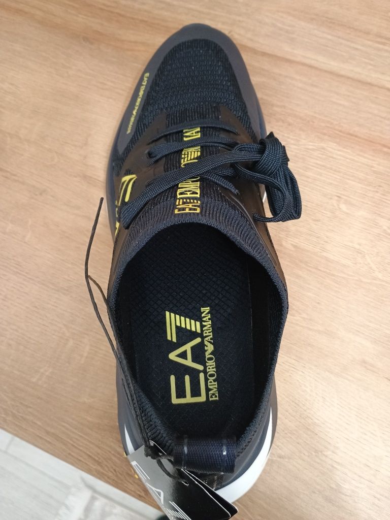 EA7 Emporio Armani.ОРГИНАЛНИ!!!    Номер   44.  43 ,1/3.    42  номера