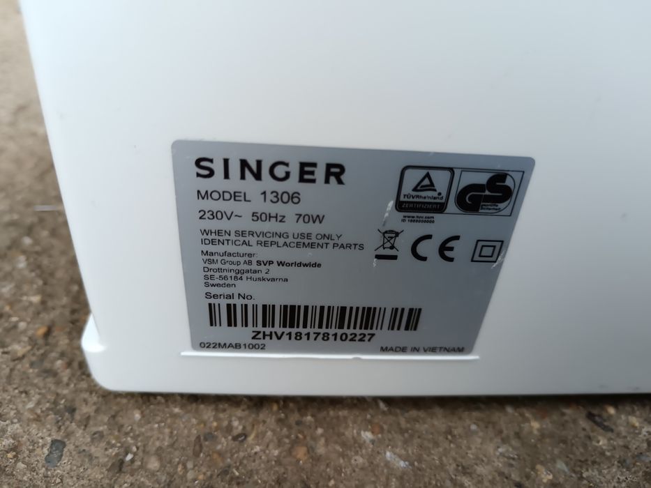 Mașina de cusut, SINGER 1306, cu pedală