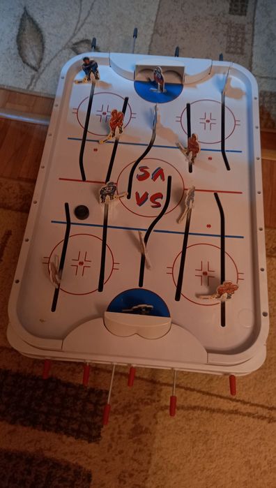 Продам настольный хоккей практически нрвый