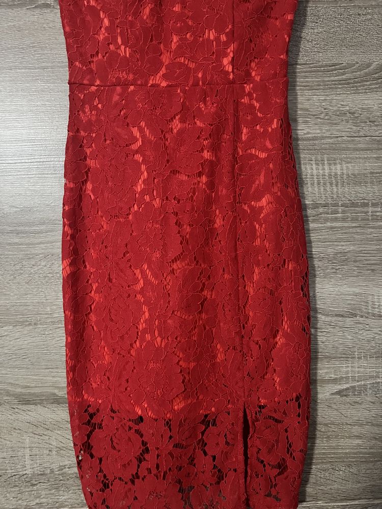 Червена дантелена рокля New Look размер S