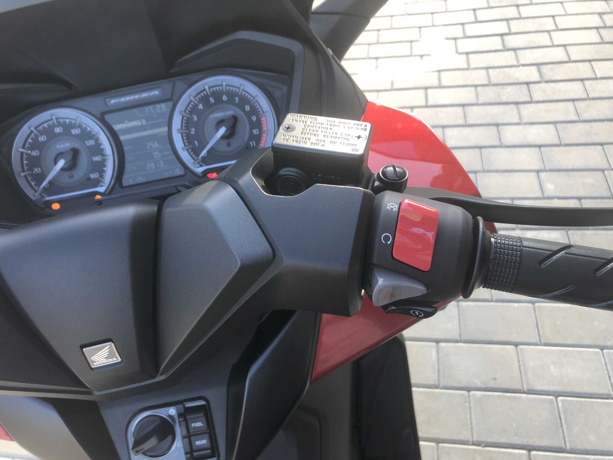 Maxi Scuter Honda Forza 350 - 2023 (~4000KM) - Garanție transmisibilă