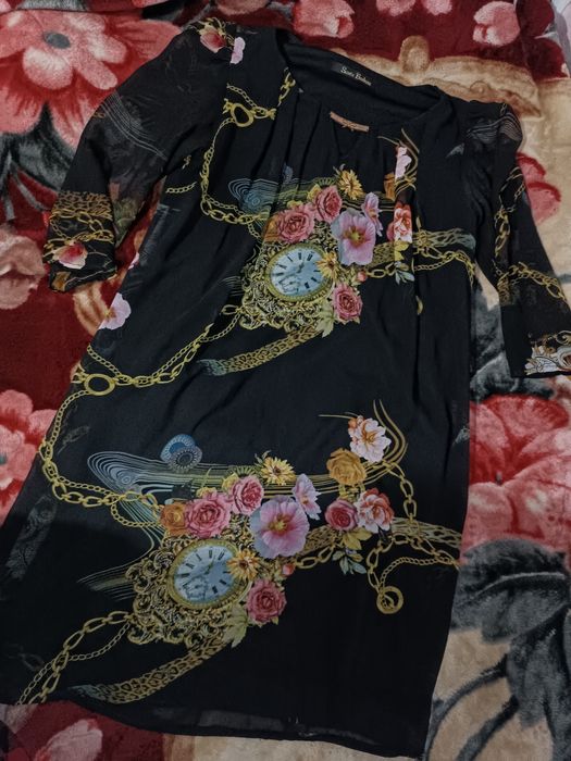 платье женское почти новое.