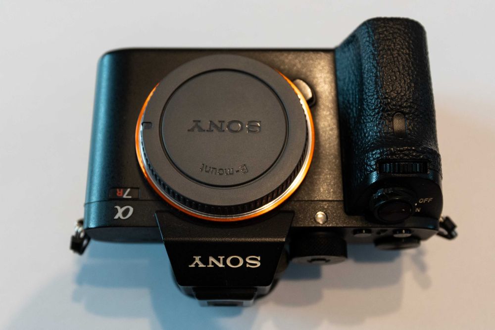 Sony A7R II - Full Frame 42.4MP - video 4K - model ILCE-7RM2