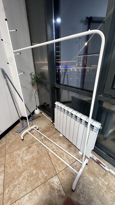 Напольная вешалка для оджеды, с удобной полкой