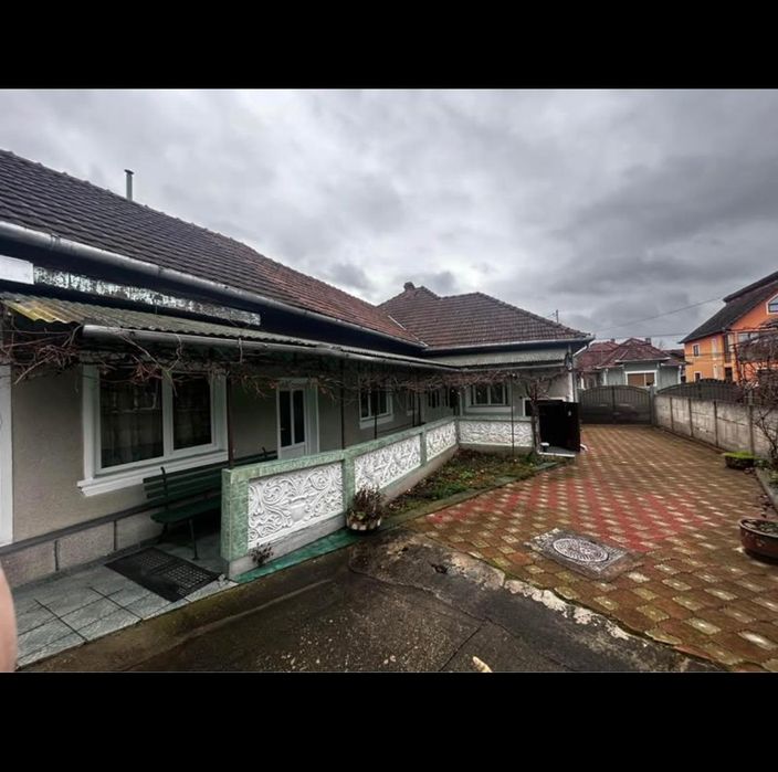 Vând casa în Hateg sau schimb cu apartament