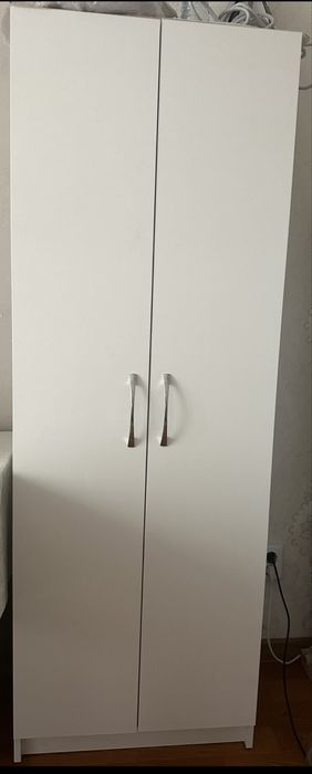 Шкаф для посуд, можно использовать как обувницу