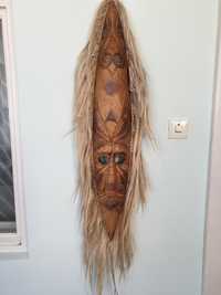 Masca africana din lemn
