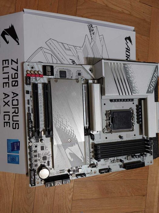 Intel Core i7 14700 + Gigabyte Z790 AORUS Elite AX ICE DDR5 Wi-Fi