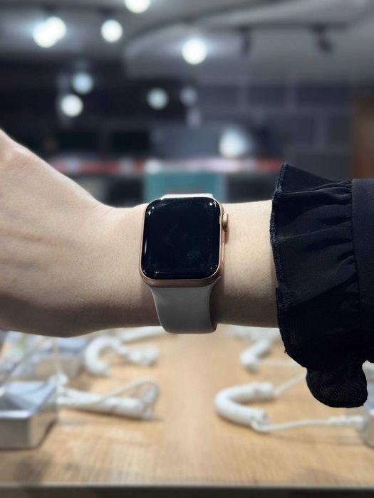 Часы Apple Watch SE 40mm/ Эпл вотч СЕ 40