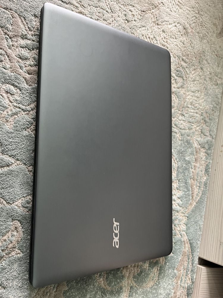 Laptop Acer V5 - Intel i5 - AMD R7 2GB dedicat - SSD240 - 15.6