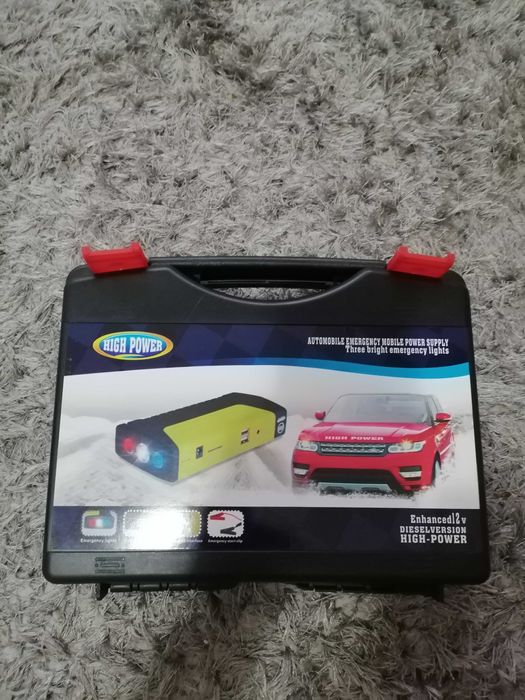 Robot pentru încărcare baterie auto