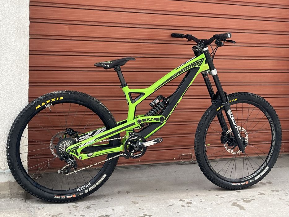 Колело за DH YT Tues CF Carbon 2017 27.5 L размер