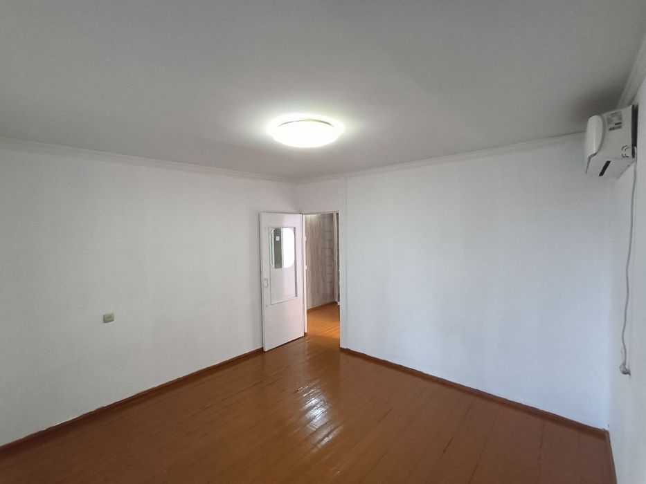 Продаётся 2 комнатная квартира в центре Чирчика