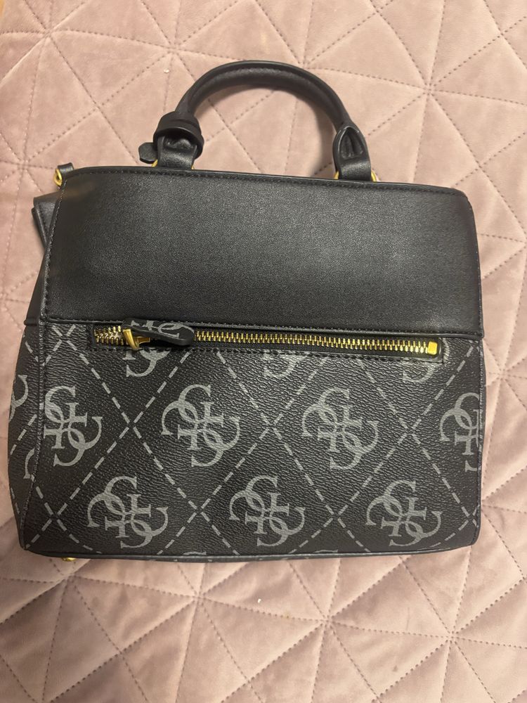 Чисто нова отигинална чанта Guess
