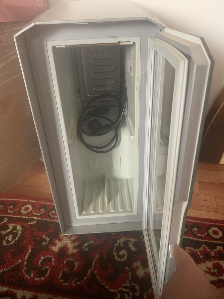 Продам холодильник минибар редбулл