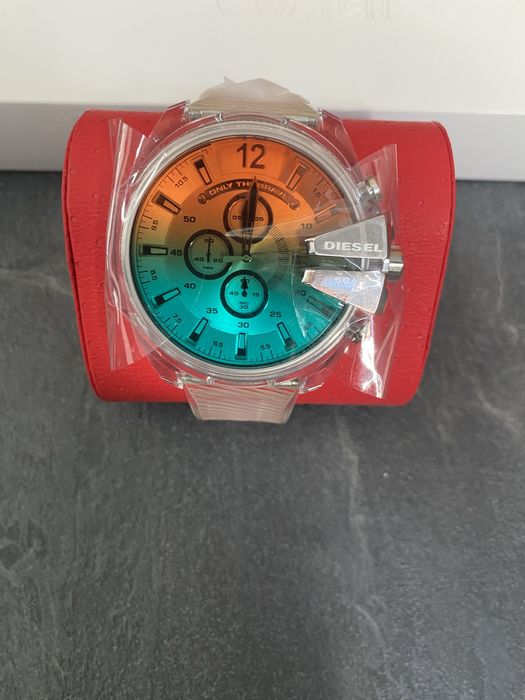 Ceas Diesel rezistent la apa, nou cu eticheta