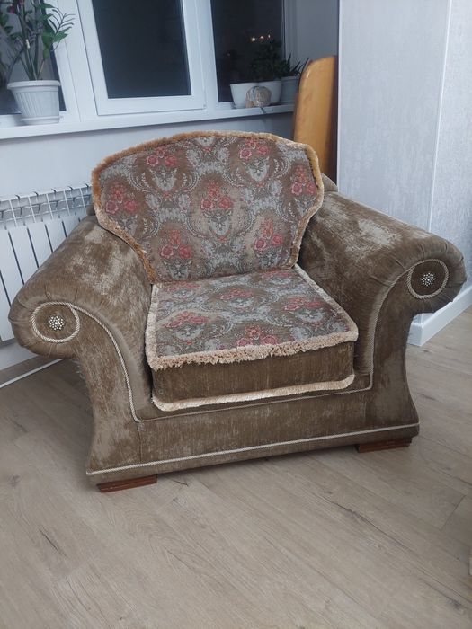 Кресло в гостинную