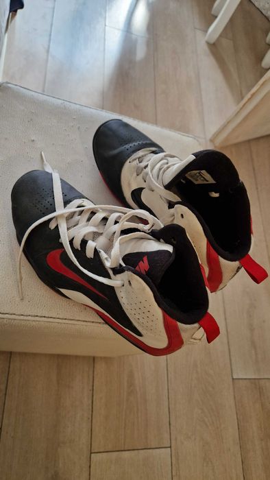Маратонки Nike  38.5