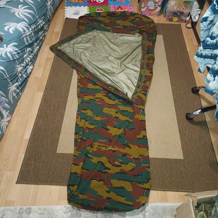 Sistem de dormit, bivuac GORE-TEX Belgia si sac de dormit cu puf, UK