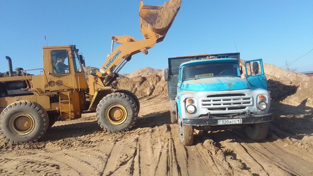 Зил Доставка сыпучих грузов Отсев Сникерс Щебен Писок вывос Мусор