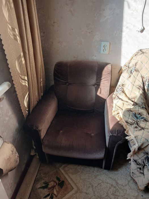 Продам 2  кресла