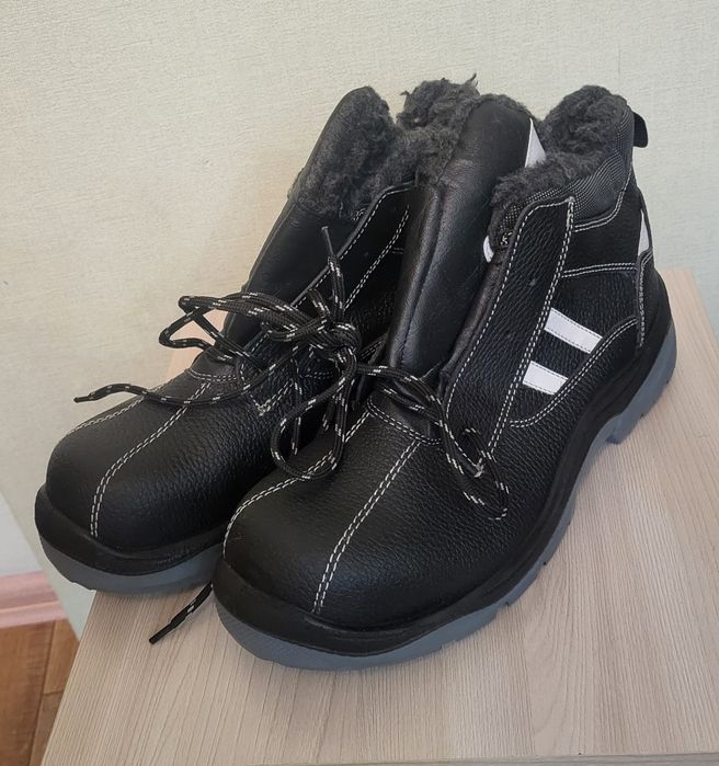 Рабочие ботинки и сапоги