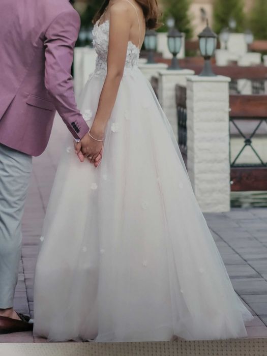 Vand rochie de mireasa facuta pe comanda . Marimea 36-38