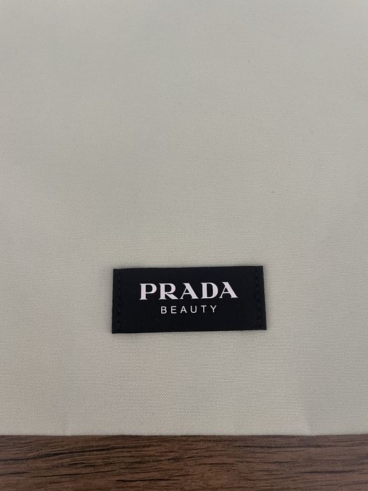Чанта Prada …………