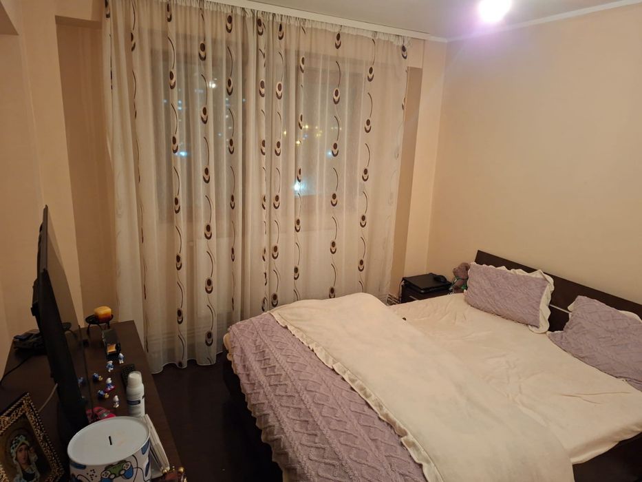 Inchiriez  apartament 2 camere zona linistita , pozitie  foarte buna
