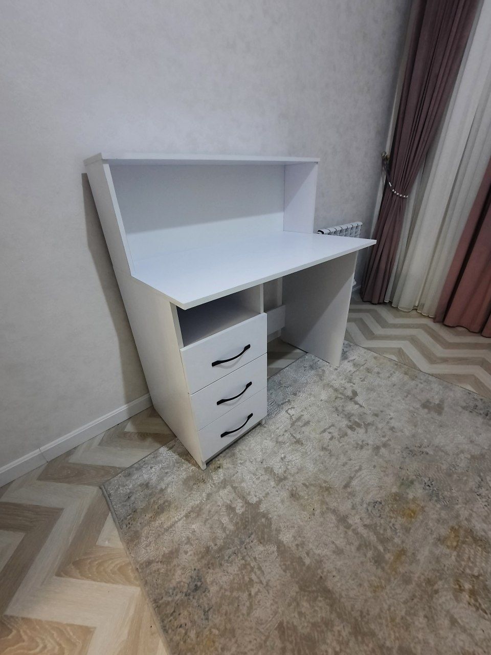 Универсальный стол школьника от производителя по низкой цене