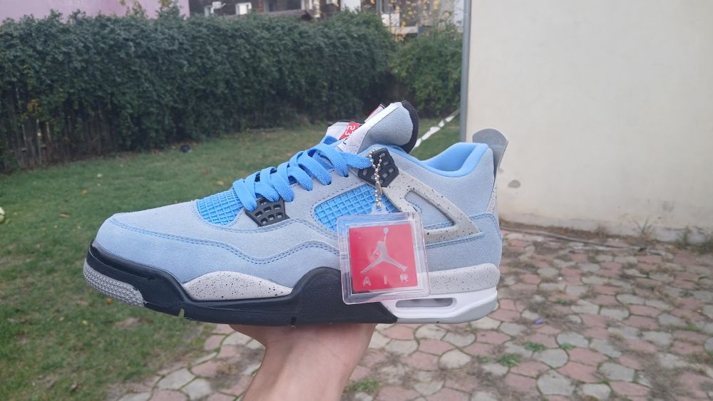 NOI ! JORDAN 4 University blue