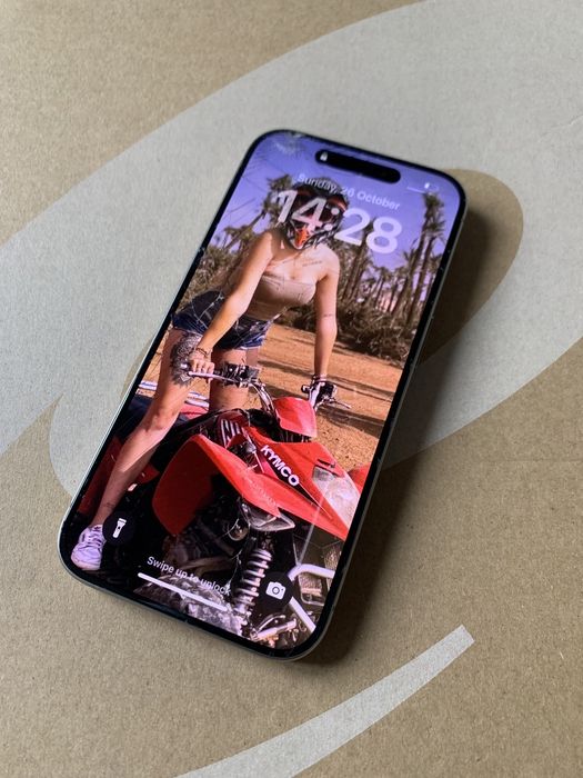 IPhone 15 Pro - titanium natural