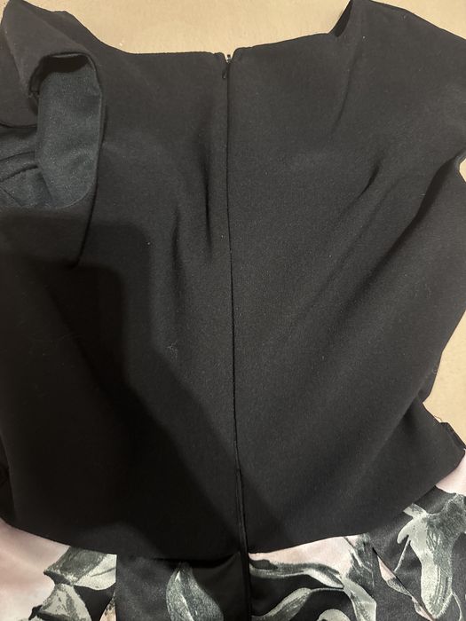 Официална рокля с цветя с вградени подплънки