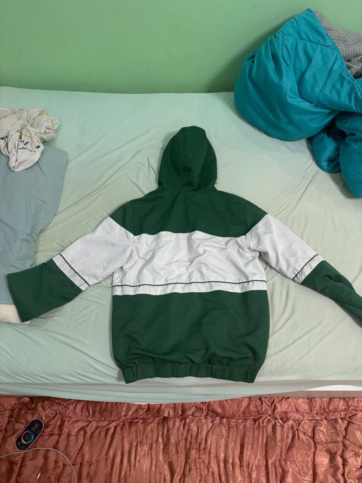 Бяло зелен екип на lacoste